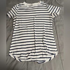 Old navy t shirt